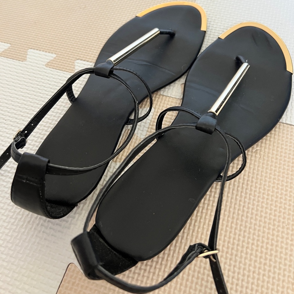 Universal Thread Sandals